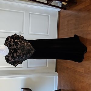 Vintage Jeffrey and Dara Evenings by Tom Barra Black Lace Velvet Gown Size 14